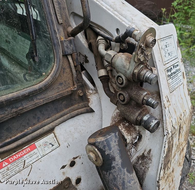 image for item DQ0112 2006 Bobcat S250  skid steer loader