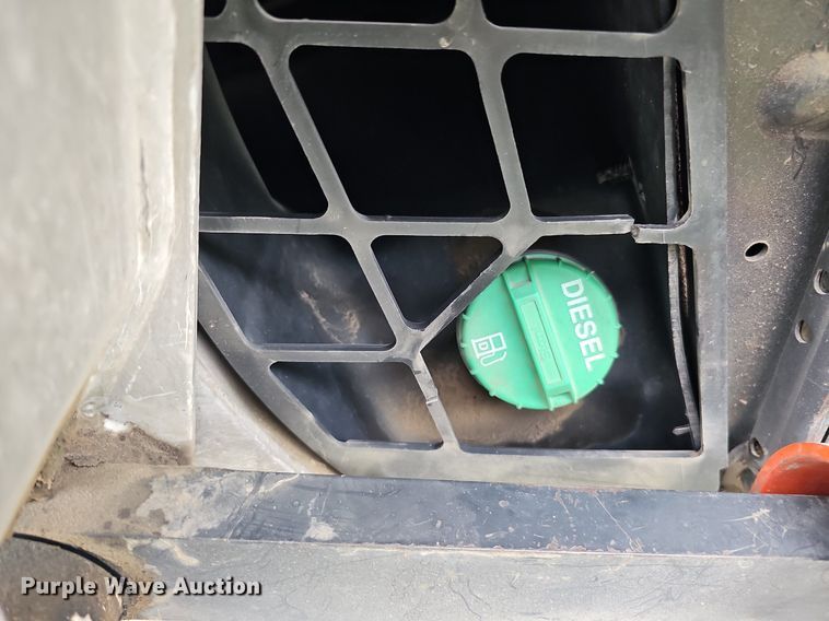 image for item DQ0112 2006 Bobcat S250  skid steer loader