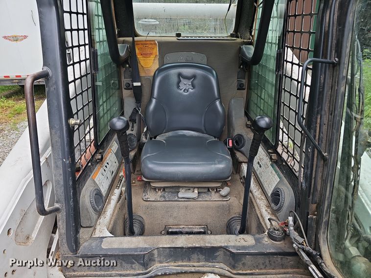 image for item DQ0112 2006 Bobcat S250  skid steer loader