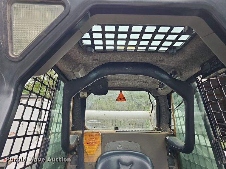 image for item DQ0112 2006 Bobcat S250  skid steer loader