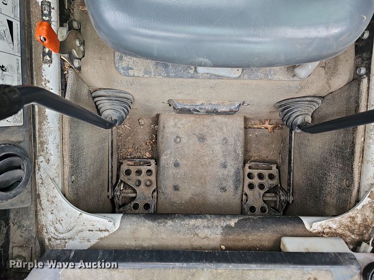 image for item DQ0112 2006 Bobcat S250  skid steer loader