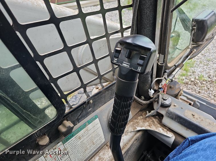 image for item DQ0112 2006 Bobcat S250  skid steer loader