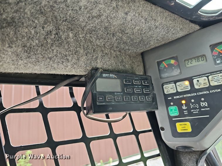 image for item DQ0112 2006 Bobcat S250  skid steer loader