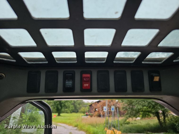 image for item DQ0112 2006 Bobcat S250  skid steer loader