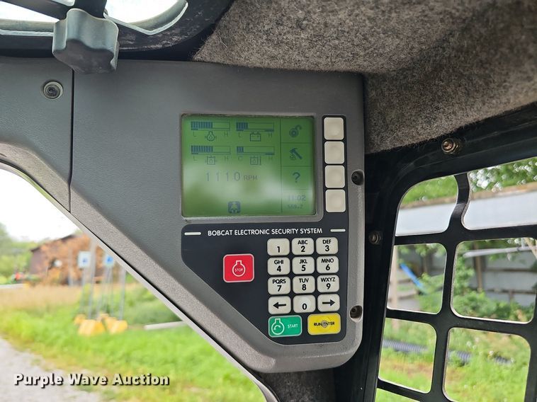 image for item DQ0112 2006 Bobcat S250  skid steer loader