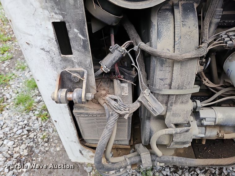 image for item DQ0112 2006 Bobcat S250  skid steer loader