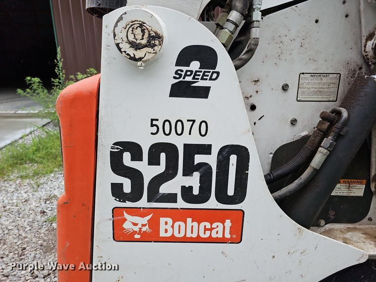 image for item DQ0112 2006 Bobcat S250  skid steer loader