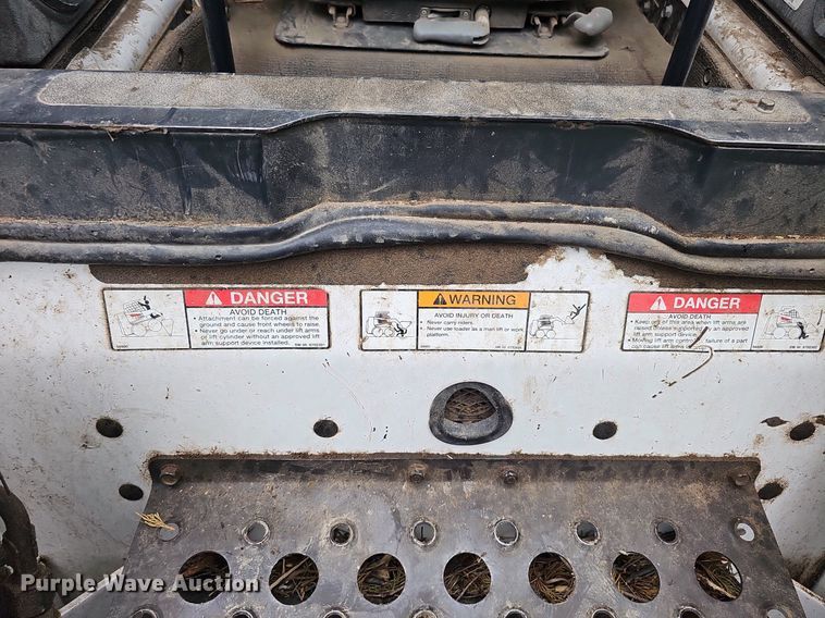 image for item DQ0112 2006 Bobcat S250  skid steer loader