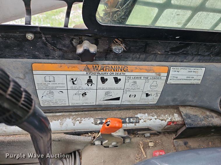 image for item DQ0112 2006 Bobcat S250  skid steer loader