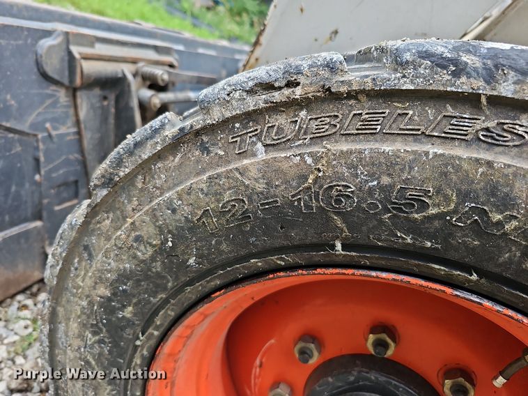 image for item DQ0112 2006 Bobcat S250  skid steer loader