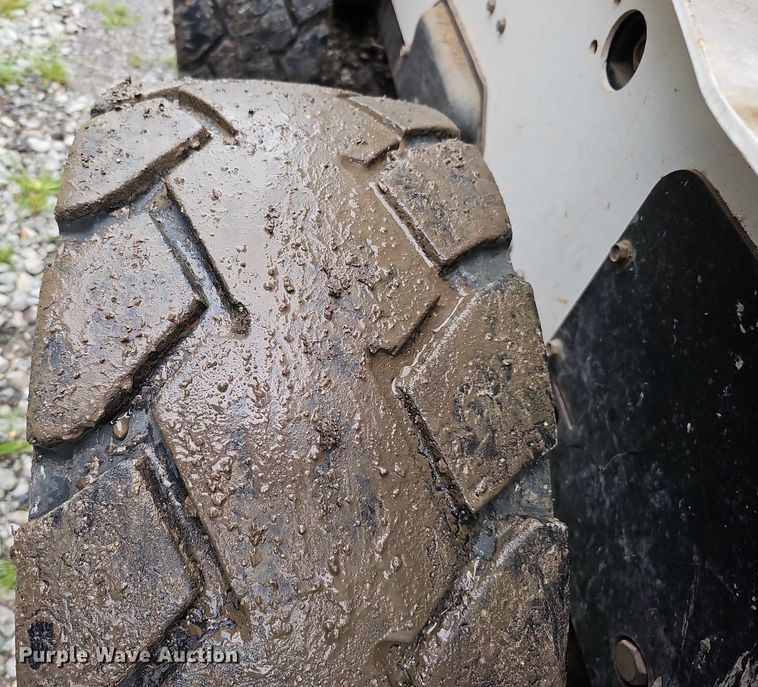 image for item DQ0112 2006 Bobcat S250  skid steer loader