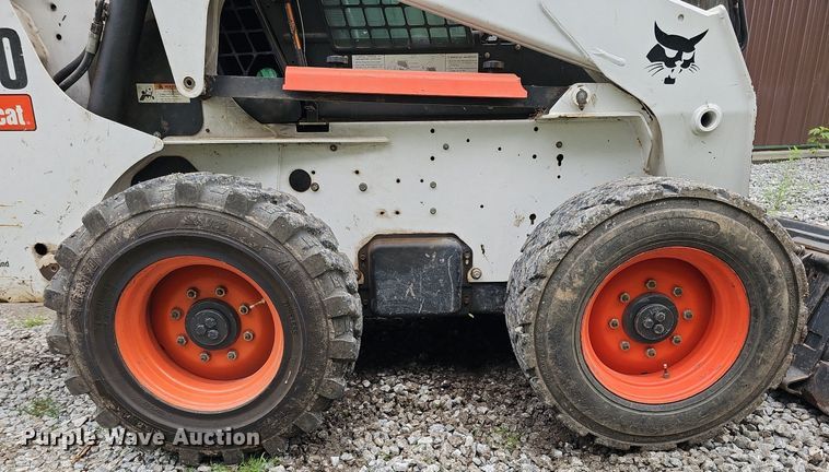 image for item DQ0112 2006 Bobcat S250  skid steer loader