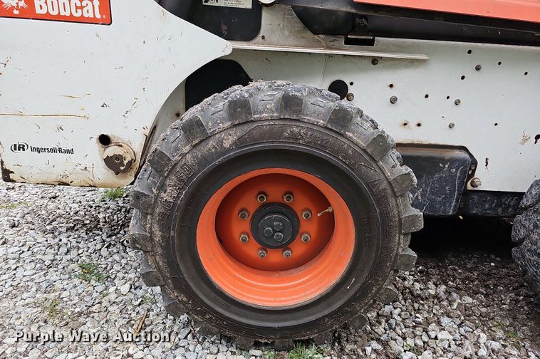 image for item DQ0112 2006 Bobcat S250  skid steer loader