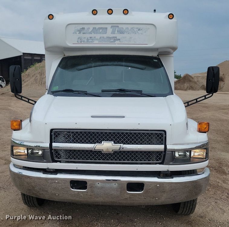 image for item DQ7516 2008 Chevrolet C5500  shuttle bus