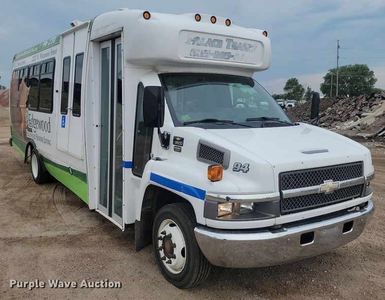 image for item DQ7516 2008 Chevrolet C5500  shuttle bus