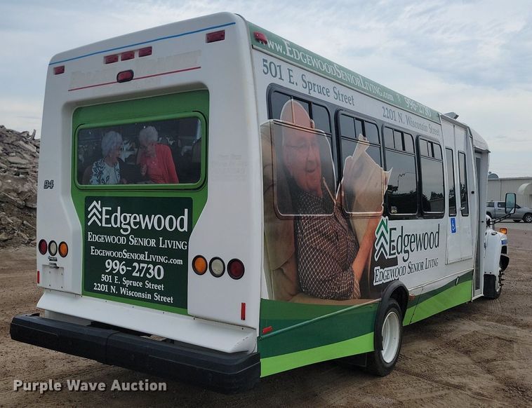 image for item DQ7516 2008 Chevrolet C5500  shuttle bus