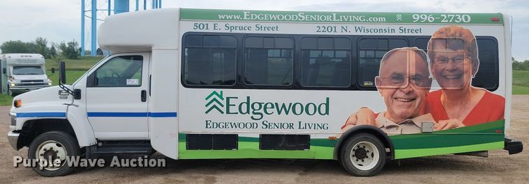 image for item DQ7516 2008 Chevrolet C5500  shuttle bus