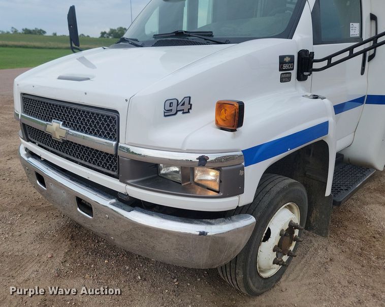 image for item DQ7516 2008 Chevrolet C5500  shuttle bus