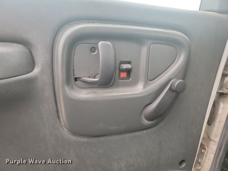 image for item DQ7516 2008 Chevrolet C5500  shuttle bus