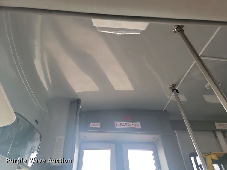 image for item DQ7516 2008 Chevrolet C5500  shuttle bus