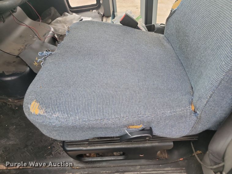 image for item DQ7516 2008 Chevrolet C5500  shuttle bus