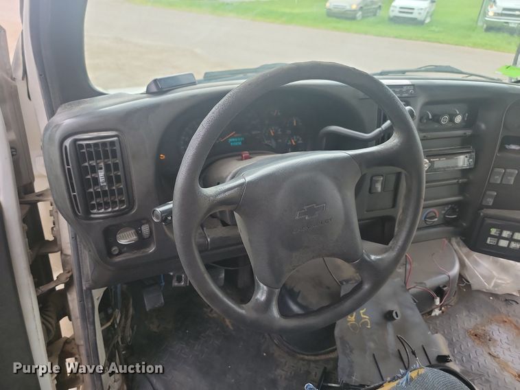 image for item DQ7516 2008 Chevrolet C5500  shuttle bus