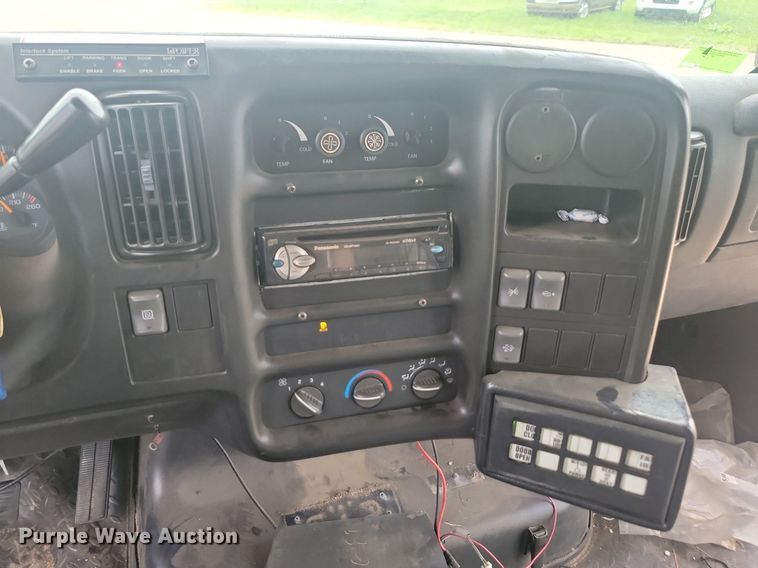 image for item DQ7516 2008 Chevrolet C5500  shuttle bus