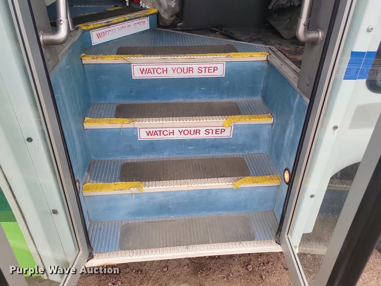 image for item DQ7516 2008 Chevrolet C5500  shuttle bus