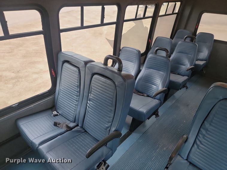 image for item DQ7516 2008 Chevrolet C5500  shuttle bus