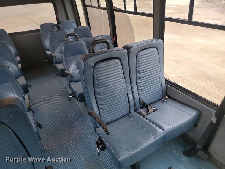 image for item DQ7516 2008 Chevrolet C5500  shuttle bus