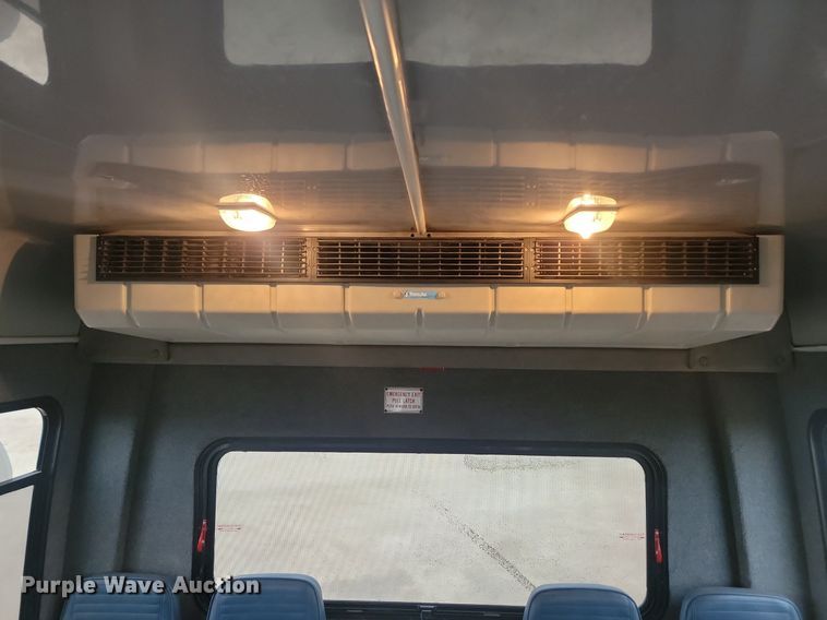 image for item DQ7516 2008 Chevrolet C5500  shuttle bus