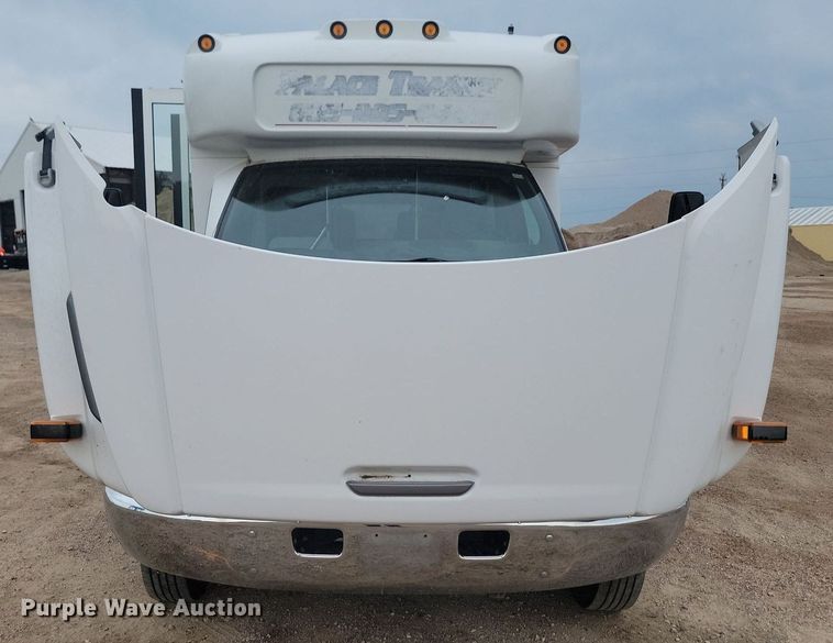 image for item DQ7516 2008 Chevrolet C5500  shuttle bus