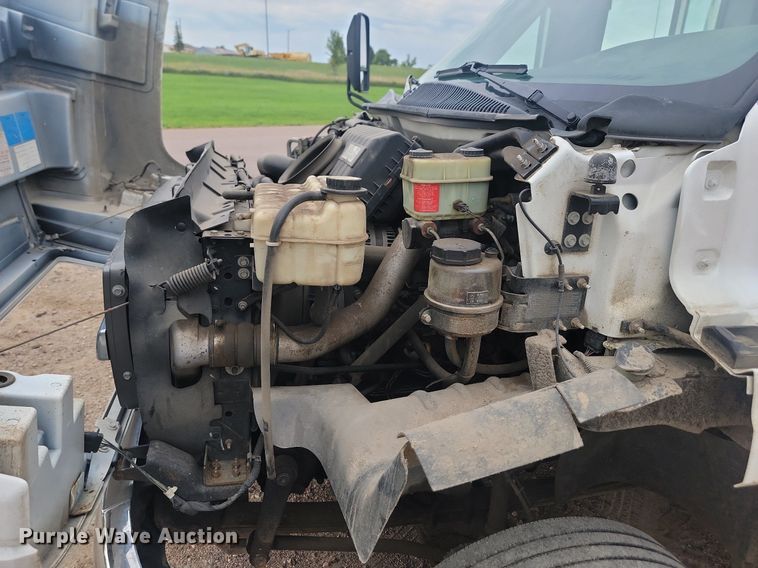 image for item DQ7516 2008 Chevrolet C5500  shuttle bus