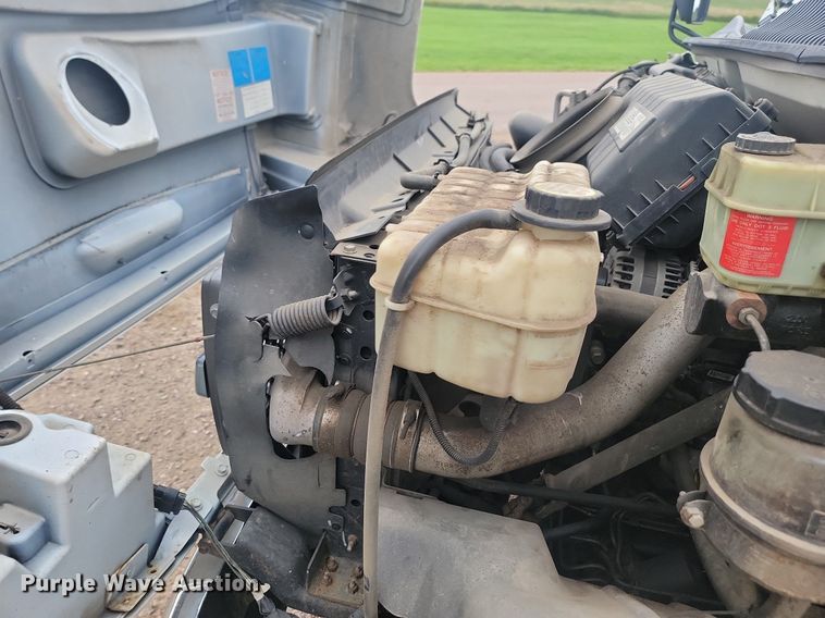 image for item DQ7516 2008 Chevrolet C5500  shuttle bus