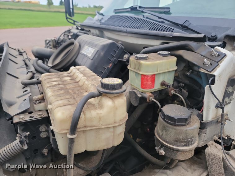 image for item DQ7516 2008 Chevrolet C5500  shuttle bus