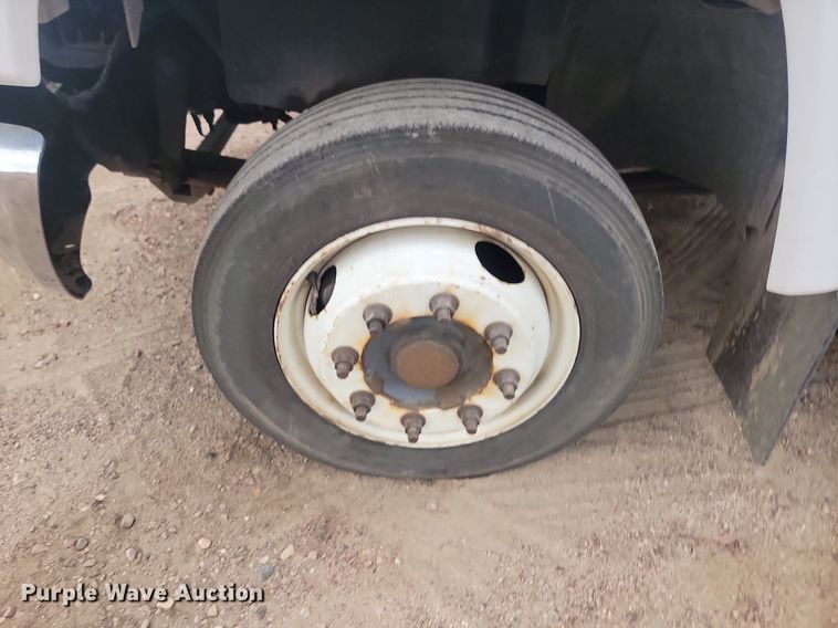 image for item DQ7516 2008 Chevrolet C5500  shuttle bus