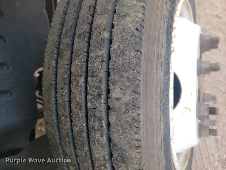 image for item DQ7516 2008 Chevrolet C5500  shuttle bus