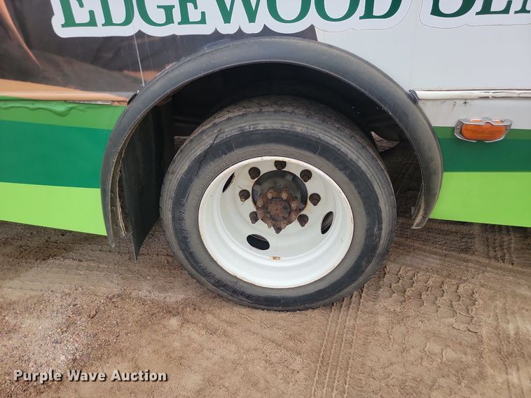 image for item DQ7516 2008 Chevrolet C5500  shuttle bus