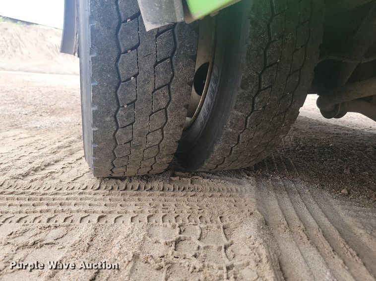 image for item DQ7516 2008 Chevrolet C5500  shuttle bus