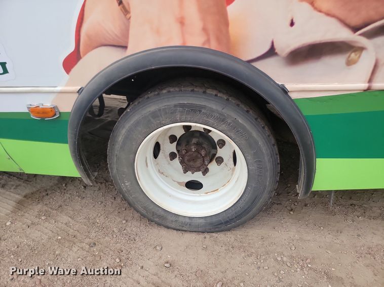 image for item DQ7516 2008 Chevrolet C5500  shuttle bus