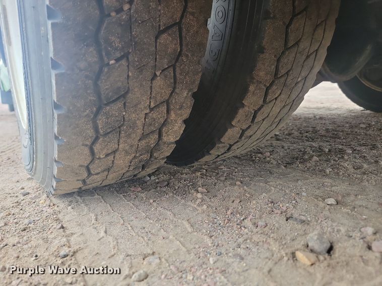 image for item DQ7516 2008 Chevrolet C5500  shuttle bus