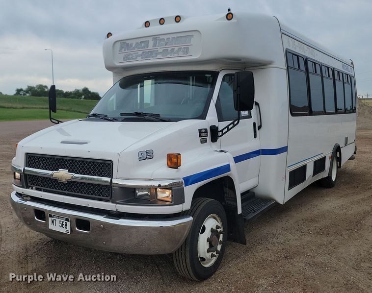 image for item DQ7517 2008 Chevrolet C5500  shuttle bus