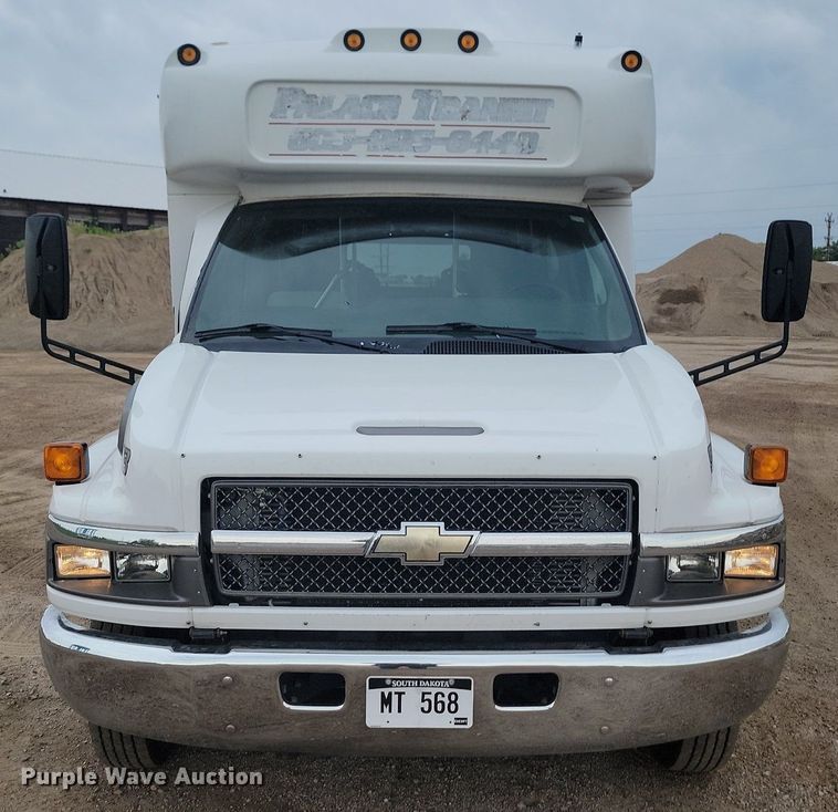 image for item DQ7517 2008 Chevrolet C5500  shuttle bus