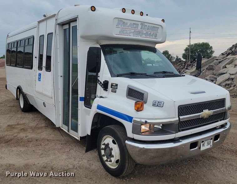 image for item DQ7517 2008 Chevrolet C5500  shuttle bus
