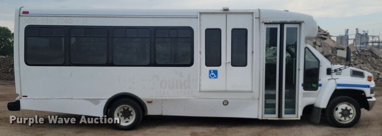 image for item DQ7517 2008 Chevrolet C5500  shuttle bus