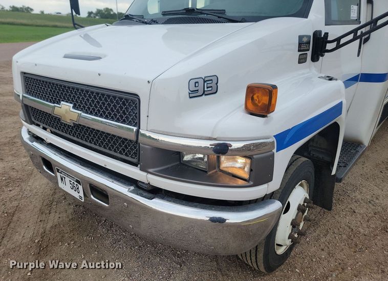 image for item DQ7517 2008 Chevrolet C5500  shuttle bus