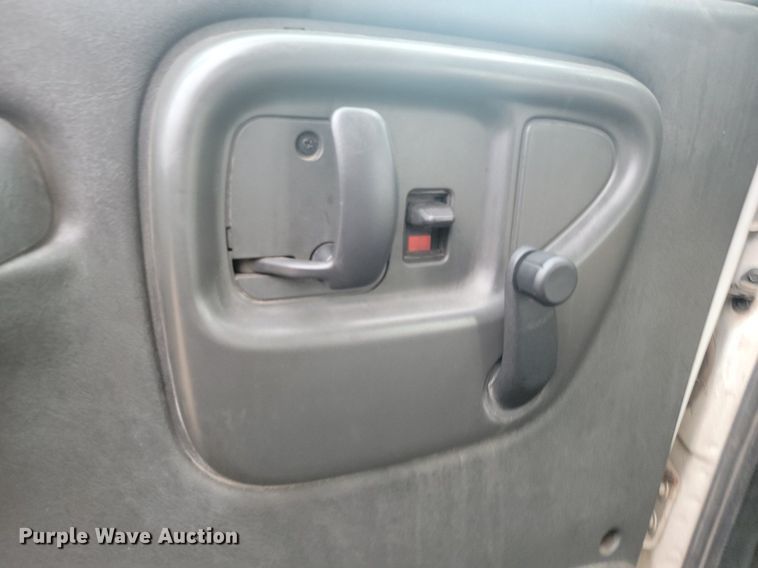 image for item DQ7517 2008 Chevrolet C5500  shuttle bus