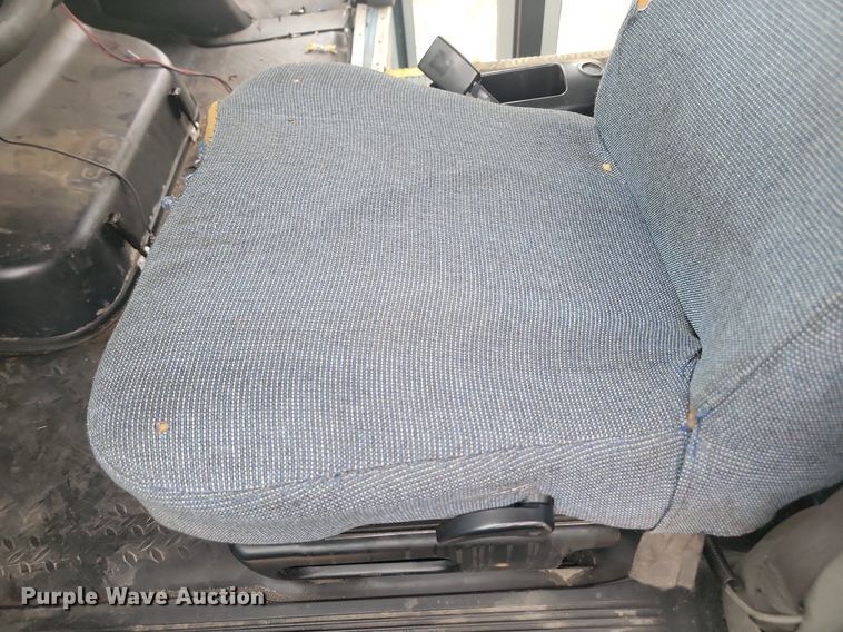 image for item DQ7517 2008 Chevrolet C5500  shuttle bus