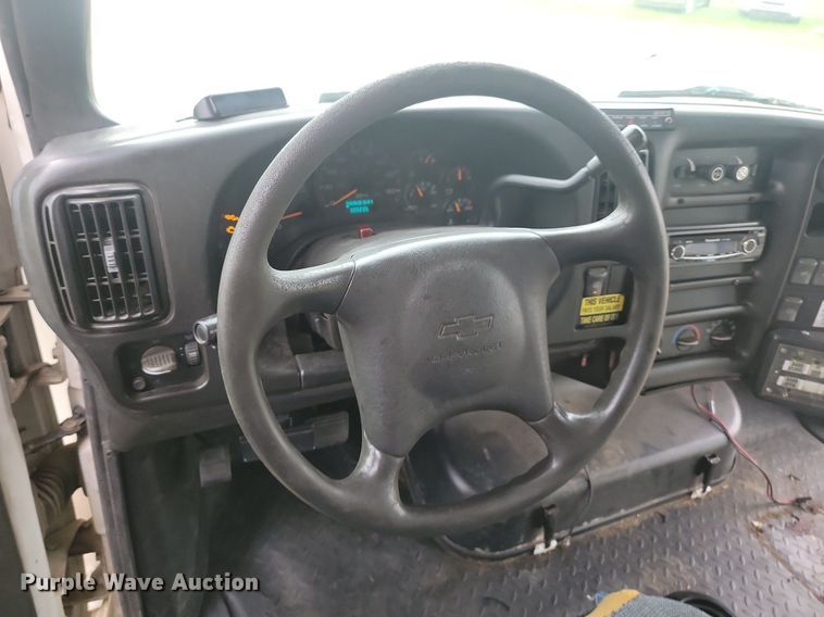 image for item DQ7517 2008 Chevrolet C5500  shuttle bus