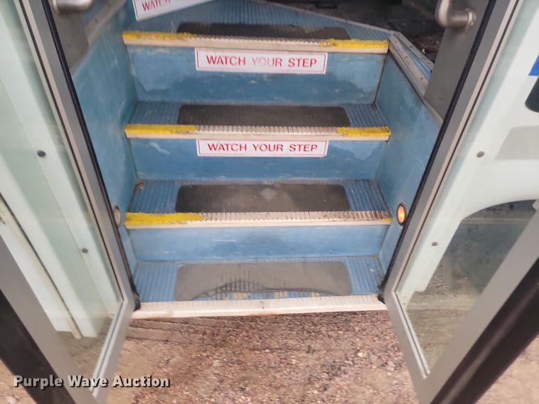 image for item DQ7517 2008 Chevrolet C5500  shuttle bus